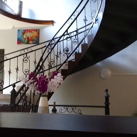 Telav Holl Hotel Телави Екстериор снимка