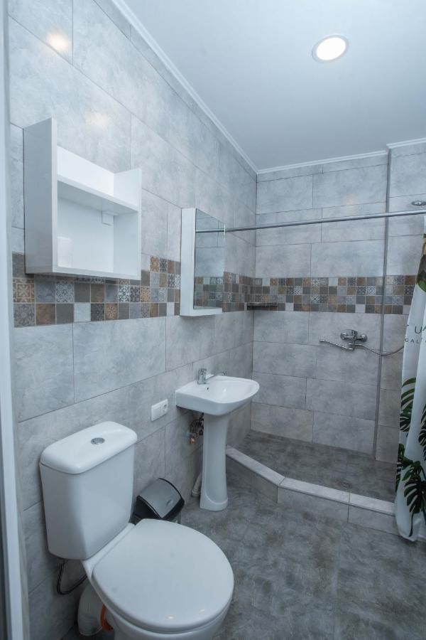 Telav Holl Hotel Телави Екстериор снимка