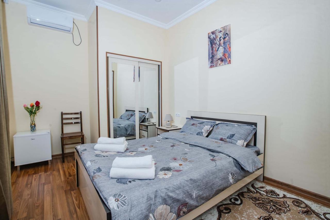 Telav Holl Hotel Телави Екстериор снимка