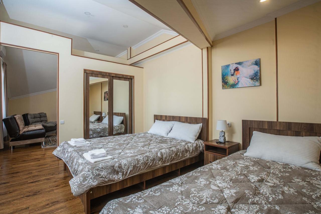 Telav Holl Hotel Телави Екстериор снимка