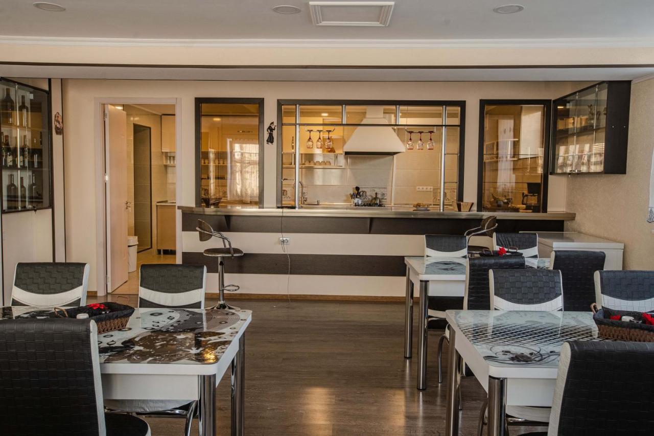 Telav Holl Hotel Телави Екстериор снимка