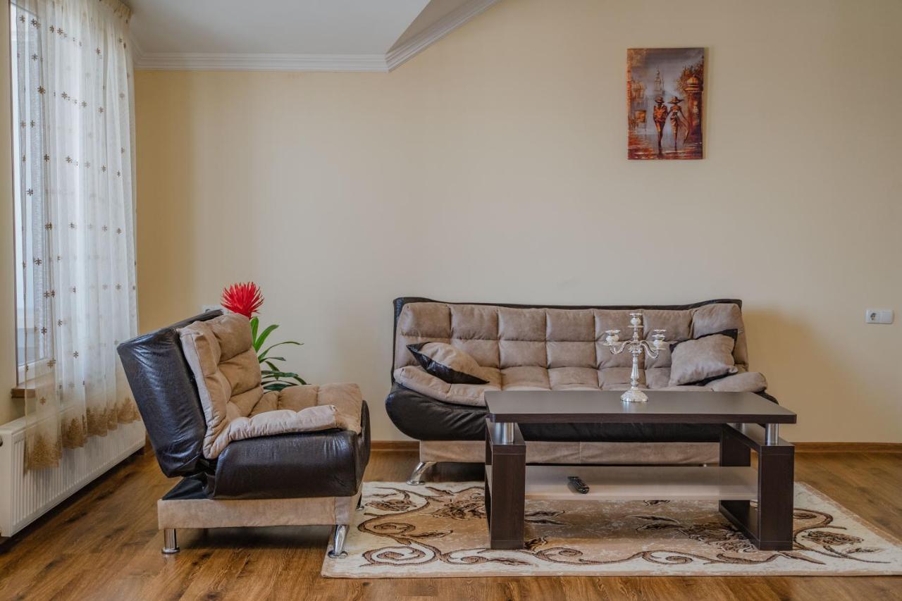 Telav Holl Hotel Телави Екстериор снимка