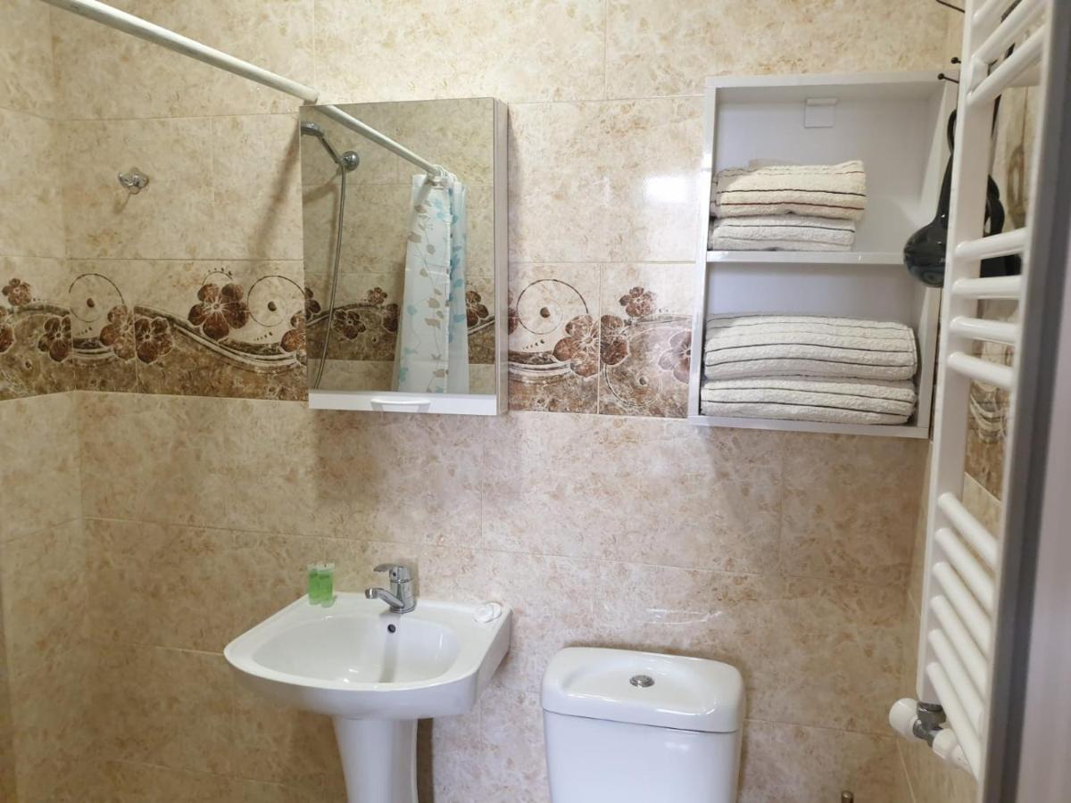 Telav Holl Hotel Телави Екстериор снимка