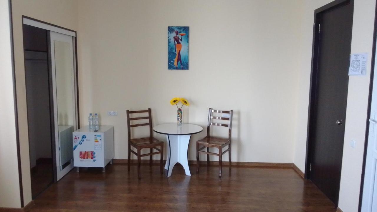 Telav Holl Hotel Телави Екстериор снимка