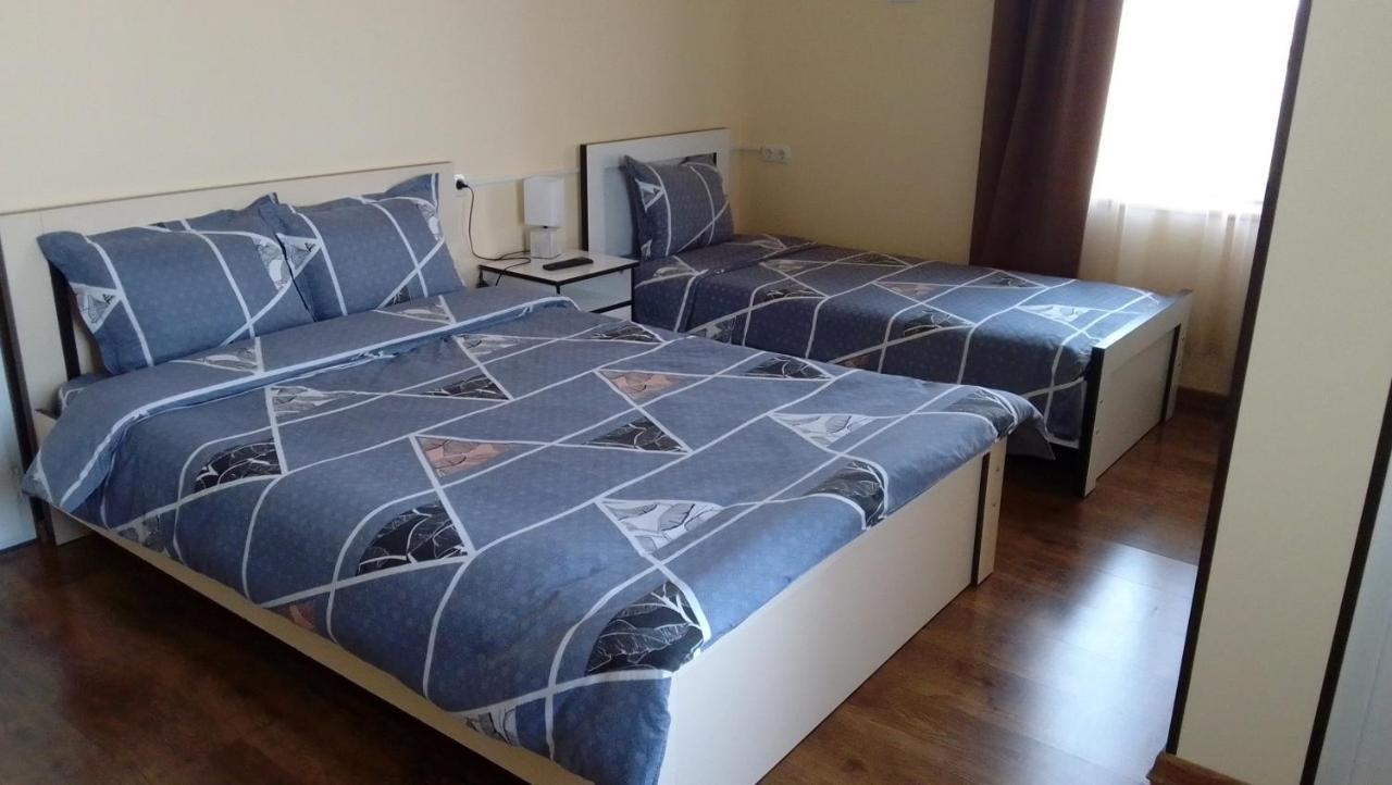 Telav Holl Hotel Телави Екстериор снимка