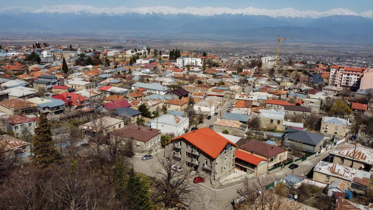 Telav Holl Hotel Телави Екстериор снимка