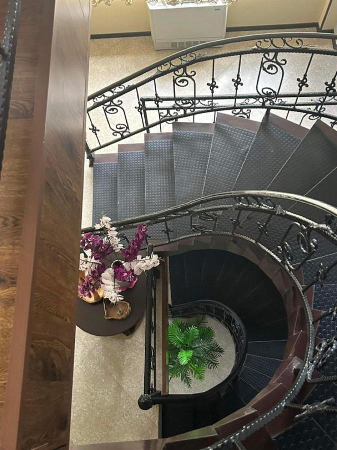 Telav Holl Hotel Телави Екстериор снимка